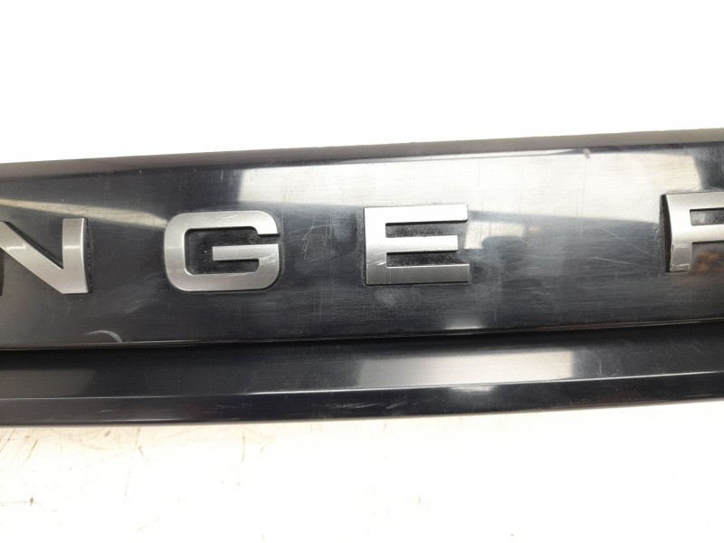 Recambio de piloto trasero central para land rover range rover velar (l560) 2.0 p300 si4 4x4 referencia OEM IAM J8A213192BE  