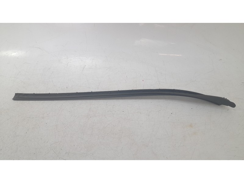 Recambio de moldura para mercedes-benz clase gla (x156) gla 180 (156.942) referencia OEM IAM A1566901800  