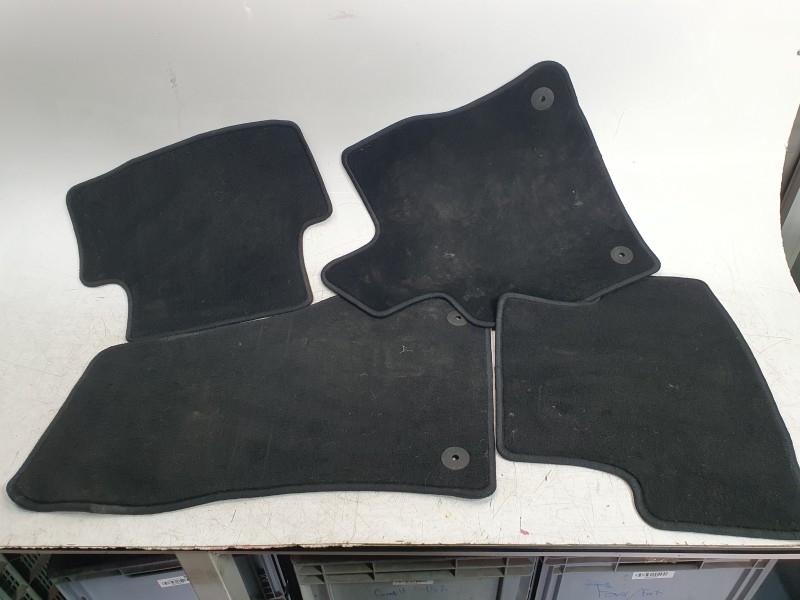 Recambio de juego alfombrillas para skoda karoq (nu7, nd7) 1.5 tsi referencia OEM IAM 57B863011N  