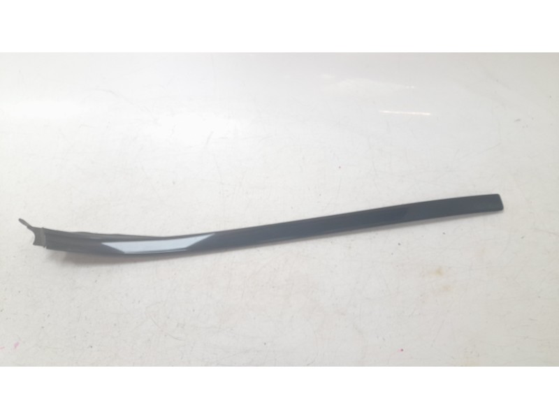 Recambio de moldura para mercedes-benz clase gla (x156) gla 180 (156.942) referencia OEM IAM 1566901700  