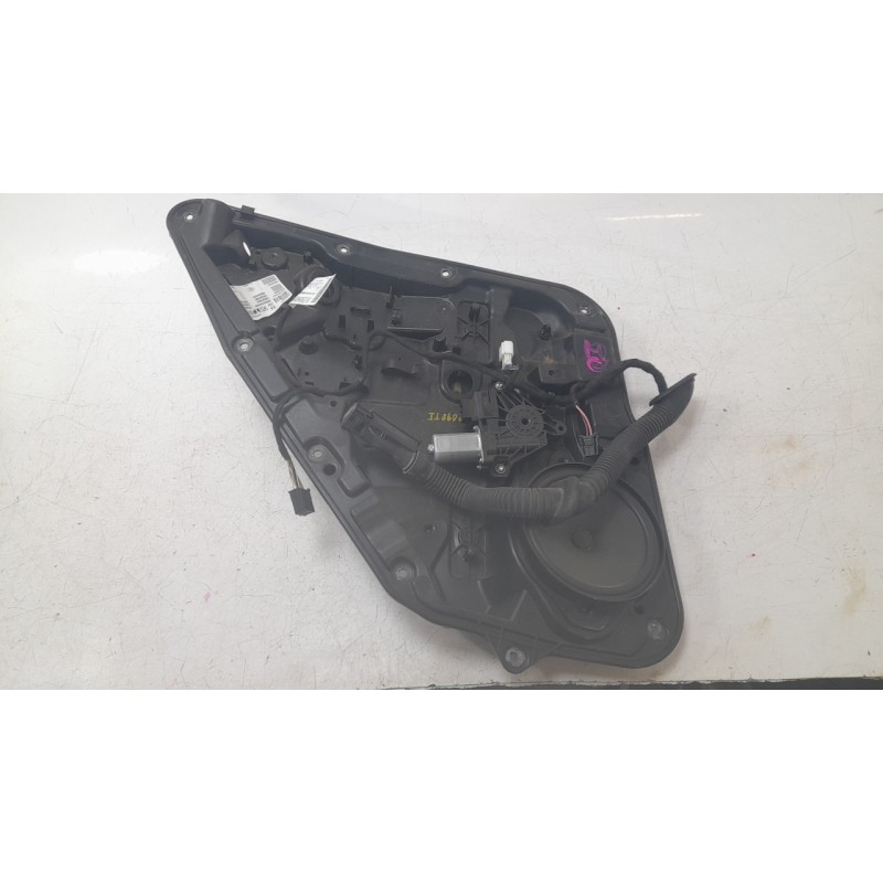 Recambio de elevalunas trasero izquierdo para mercedes-benz clase gla (x156) gla 180 (156.942) referencia OEM IAM 1767303800  
