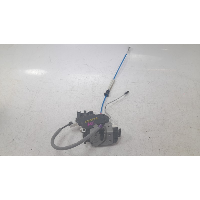 Recambio de cerradura puerta trasera derecha para mercedes-benz clase gla (x156) gla 180 (156.942) referencia OEM IAM 2047302835