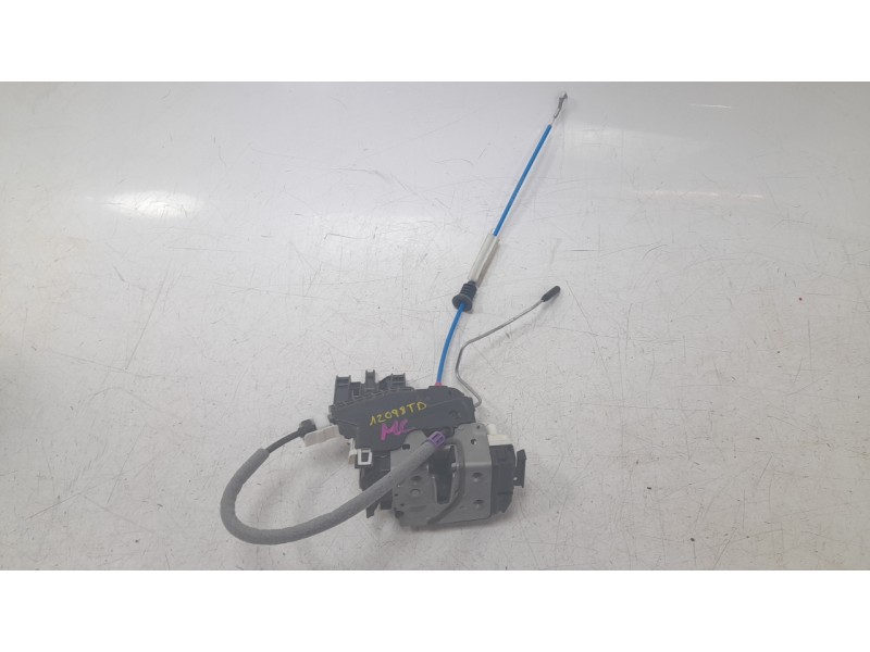 Recambio de cerradura puerta trasera derecha para mercedes-benz clase gla (x156) gla 180 (156.942) referencia OEM IAM 2047302835