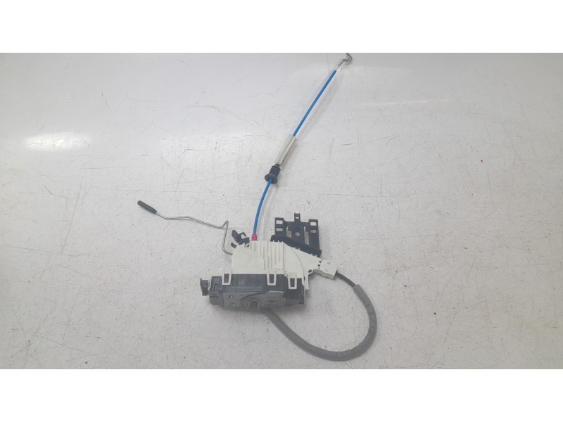 Recambio de cerradura puerta trasera derecha para mercedes-benz clase gla (x156) gla 180 (156.942) referencia OEM IAM 2047302835