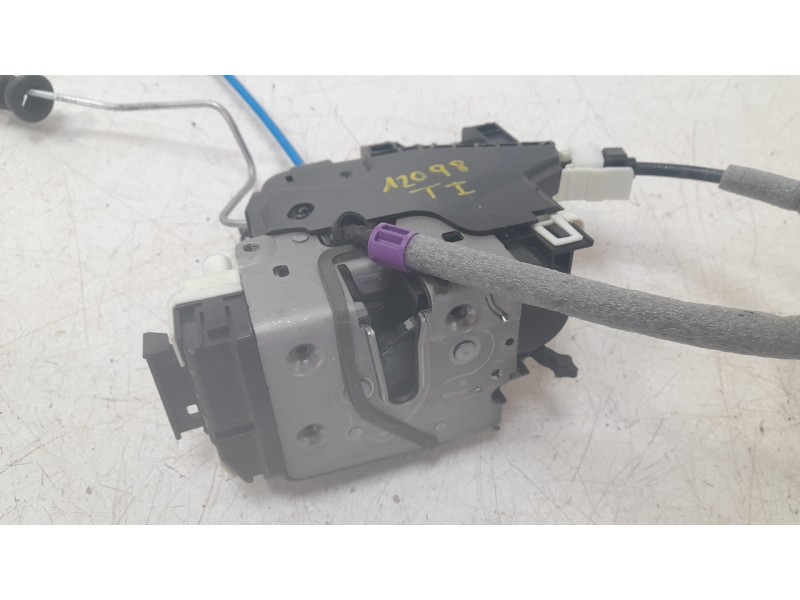 Recambio de cerradura puerta trasera izquierda para mercedes-benz clase gla (x156) gla 180 (156.942) referencia OEM IAM 20473027