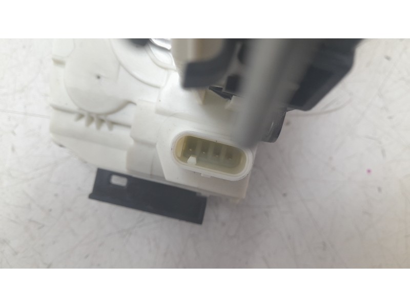 Recambio de cerradura puerta trasera izquierda para mercedes-benz clase gla (x156) gla 180 (156.942) referencia OEM IAM 20473027
