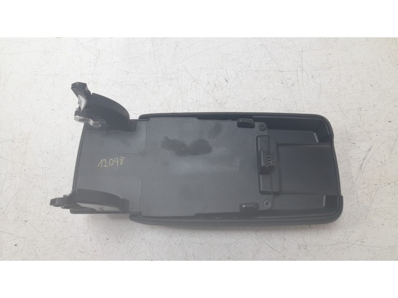 Recambio de apoyabrazos central para mercedes-benz clase gla (x156) gla 180 (156.942) referencia OEM IAM 2466808901  