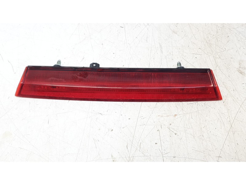 Recambio de luz central de freno para toyota corolla fastback (_e21_) 1.8 hybrid (zwe211) referencia OEM IAM 8157012450  