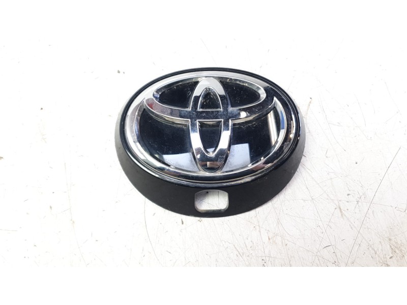 Recambio de moldura para toyota corolla fastback (_e21_) 1.8 hybrid (zwe211) referencia OEM IAM 6793002061  