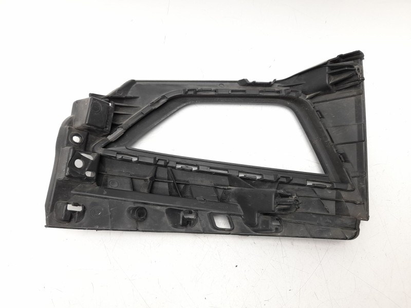 Recambio de rejilla paragolpes derecha para volkswagen polo vi (aw1, bz1, ae1) 1.0 tsi referencia OEM IAM 2G0853666G9B9  1072378