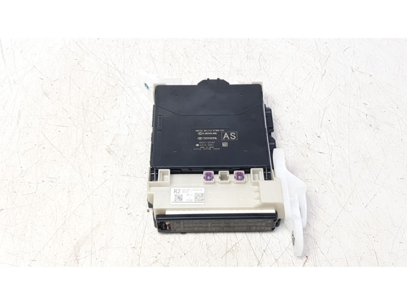 Recambio de caja reles / fusibles para toyota corolla fastback (_e21_) 1.8 hybrid (zwe211) referencia OEM IAM 8922102C60  