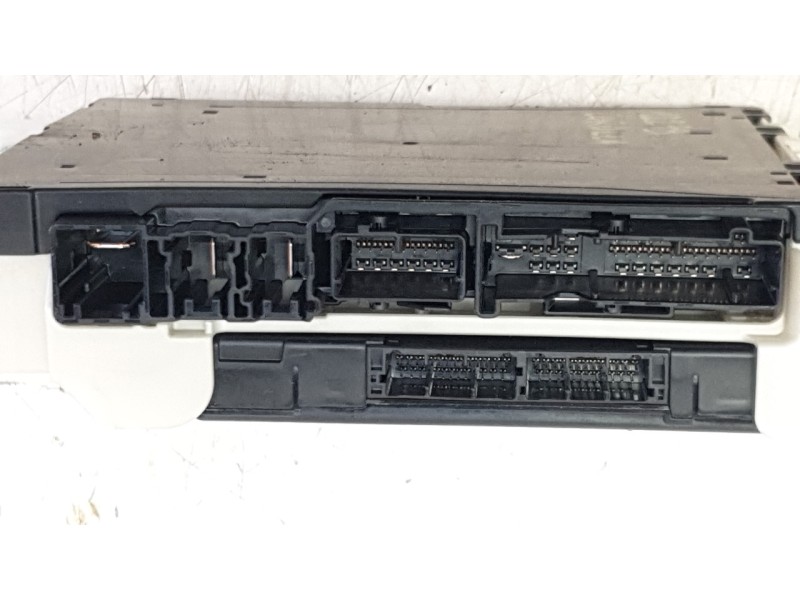 Recambio de caja reles / fusibles para toyota corolla fastback (_e21_) 1.8 hybrid (zwe211) referencia OEM IAM 8922102C60  