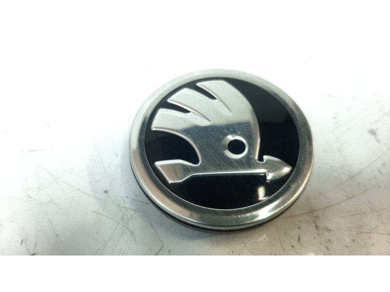 Recambio de tapacubos para skoda superb combi (3v5) 2.0 tdi referencia OEM IAM 5E0601151  