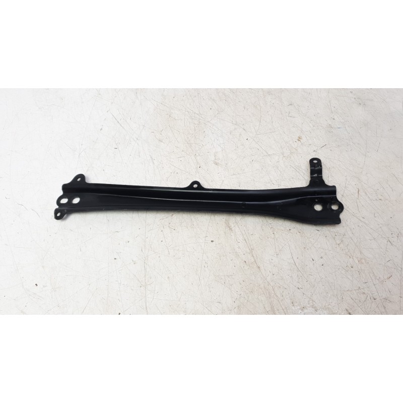 Recambio de travesaño inferior para toyota corolla fastback (_e21_) 1.8 hybrid (zwe211) referencia OEM IAM 5110802110  