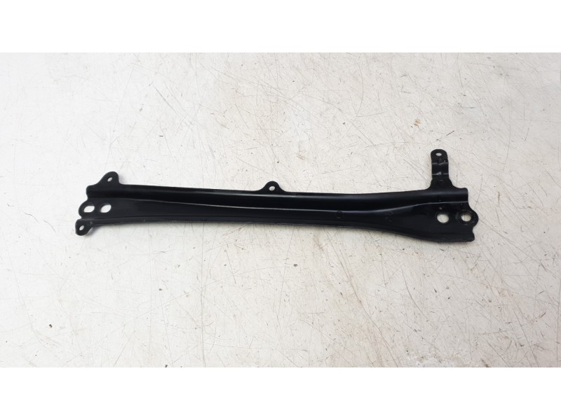 Recambio de travesaño inferior para toyota corolla fastback (_e21_) 1.8 hybrid (zwe211) referencia OEM IAM 5110802110  