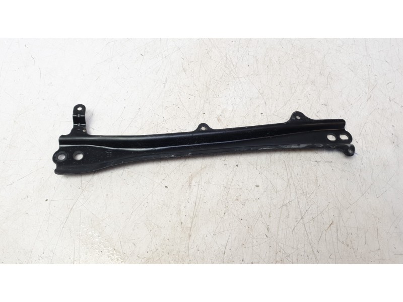 Recambio de travesaño inferior para toyota corolla fastback (_e21_) 1.8 hybrid (zwe211) referencia OEM IAM 5110702110  