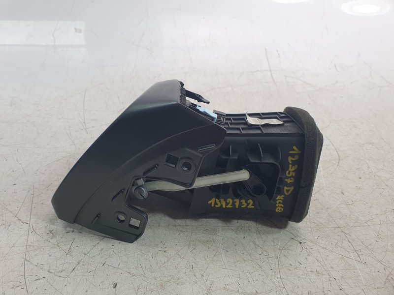 Recambio de aireador derecho para kia xceed 1.0 t-gdi 74 kw (100 cv) referencia OEM IAM 97490J7000  