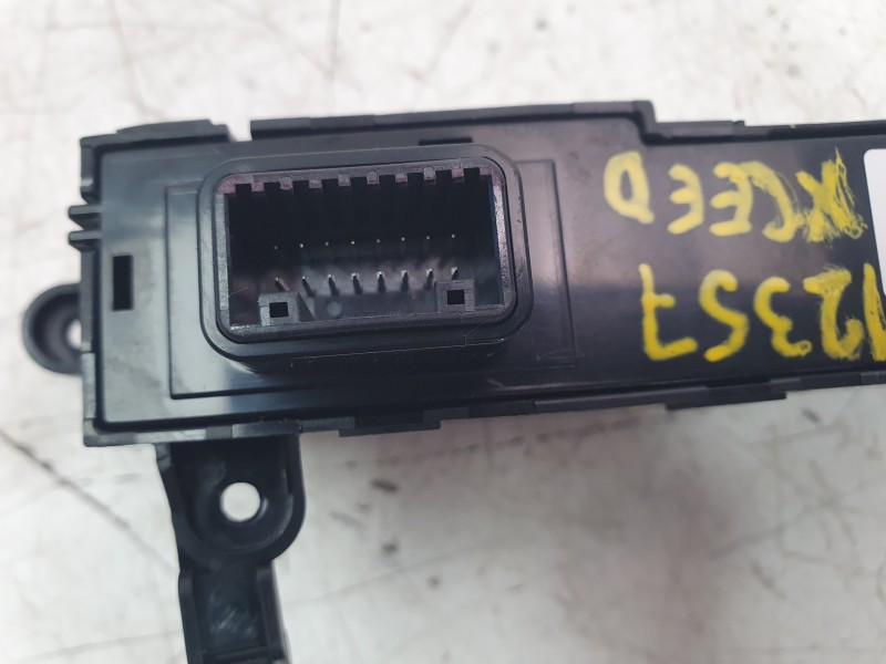 Recambio de interruptor para kia xceed 1.0 t-gdi 74 kw (100 cv) referencia OEM IAM 93300J7AJ0  