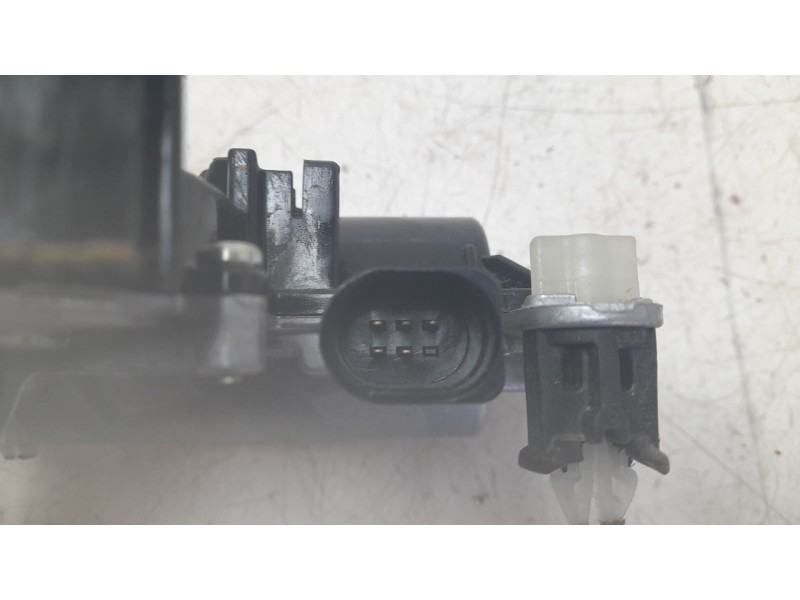 Recambio de motor cierre centralizado porton para audi q3 sportback (f3n) 35 tdi referencia OEM IAM 5TA827887C  