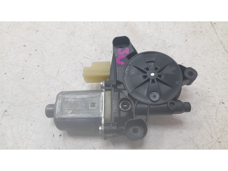 Recambio de motor elevalunas delantero izquierdo para ford kuga titanium referencia OEM IAM CM0940700 0130822088 