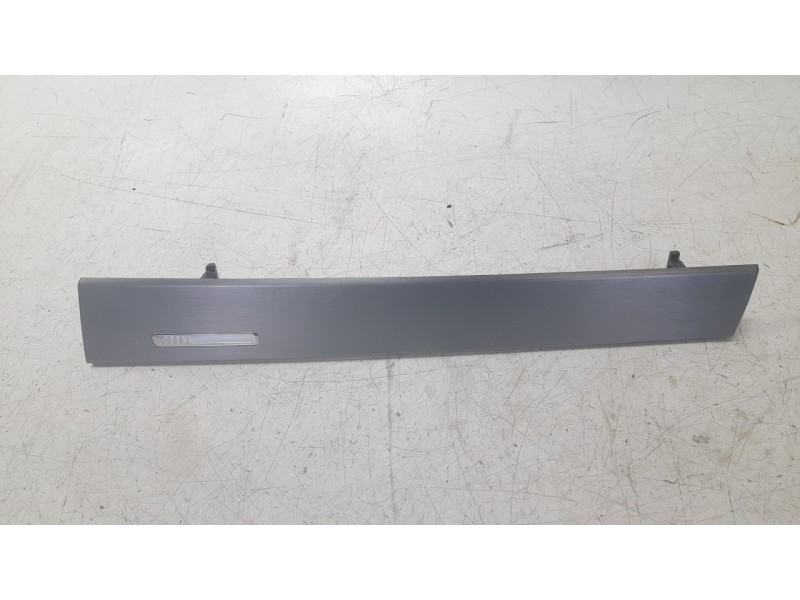 Recambio de moldura para audi q3 sportback (f3n) 35 tdi referencia OEM IAM 83B857186  