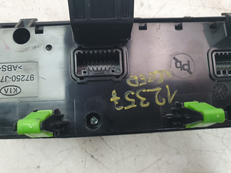 Recambio de mando climatizador para kia xceed 1.0 t-gdi 74 kw (100 cv) referencia OEM IAM 97250J7500  