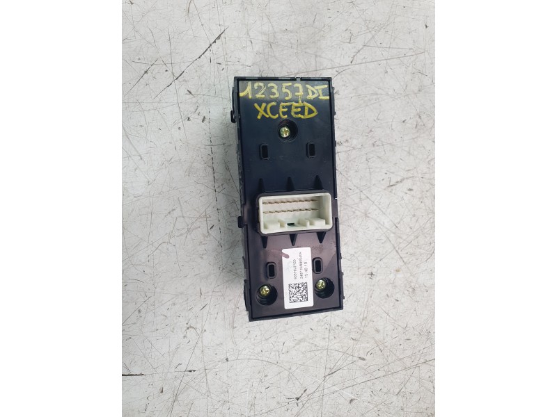 Recambio de mando elevalunas delantero izquierdo para kia xceed 1.0 t-gdi 74 kw (100 cv) referencia OEM IAM 93570J7120  