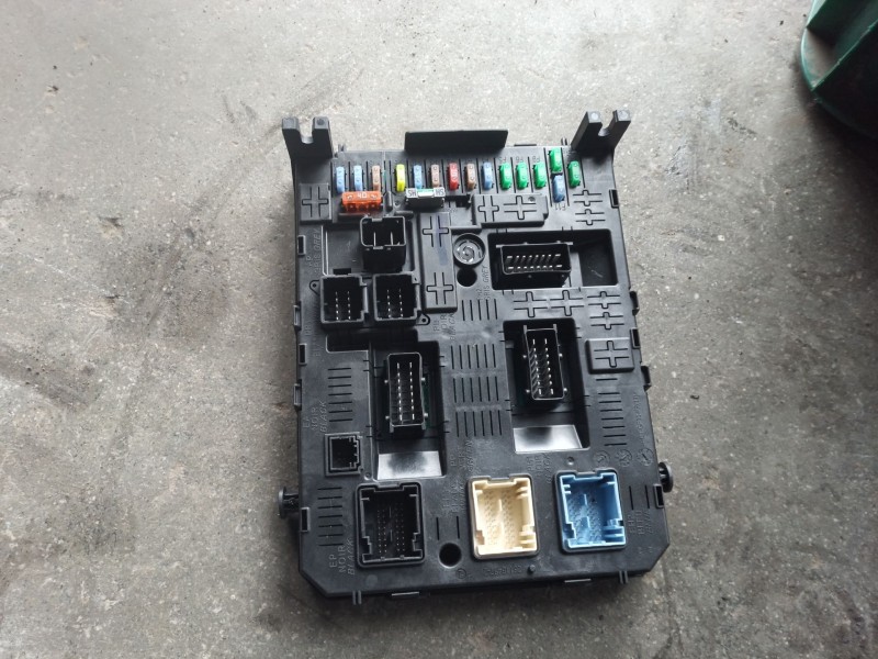Recambio de caja reles / fusibles para citroën c5 iii (rd_) 2.0 hdi 140 referencia OEM IAM 9664058880  