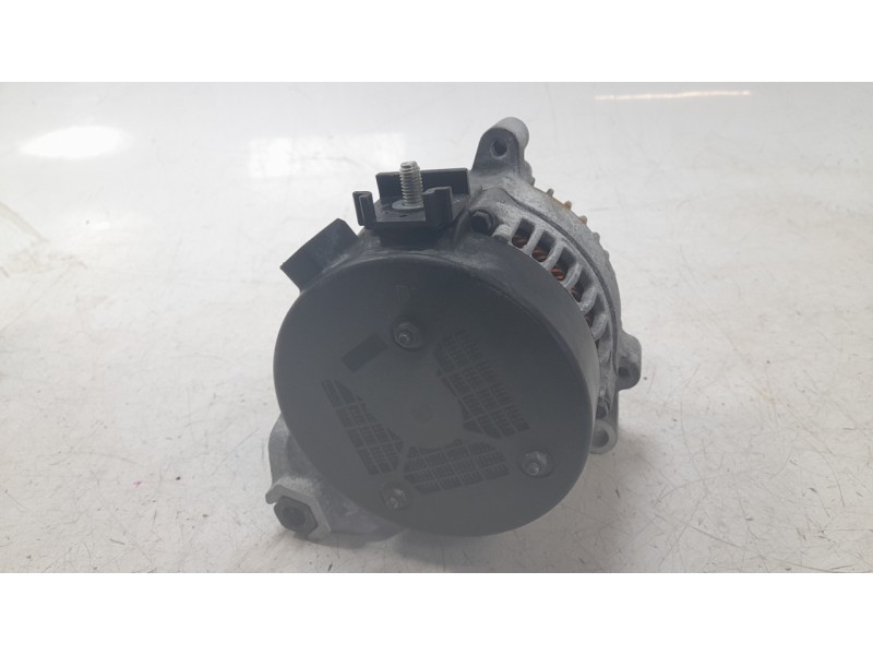 Recambio de alternador para bmw 1 (f40) 118 d referencia OEM IAM 8680374  ALF530504