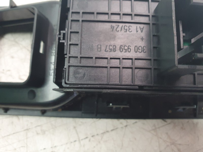 Recambio de mando elevalunas delantero izquierdo para skoda octavia iv (nx3, nn3, pv3) 2.0 tdi referencia OEM IAM 3G0959857B  
