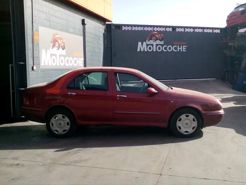 lancia lybra berlina del año 2000