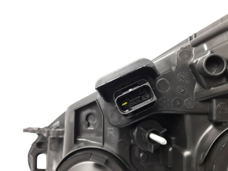 Recambio de faro derecho para peugeot 208 referencia OEM IAM 9802221280  10117420001/11544402/P2050012/PG3264903