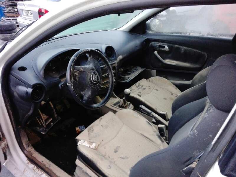 seat ibiza (6l1) del año 2003
