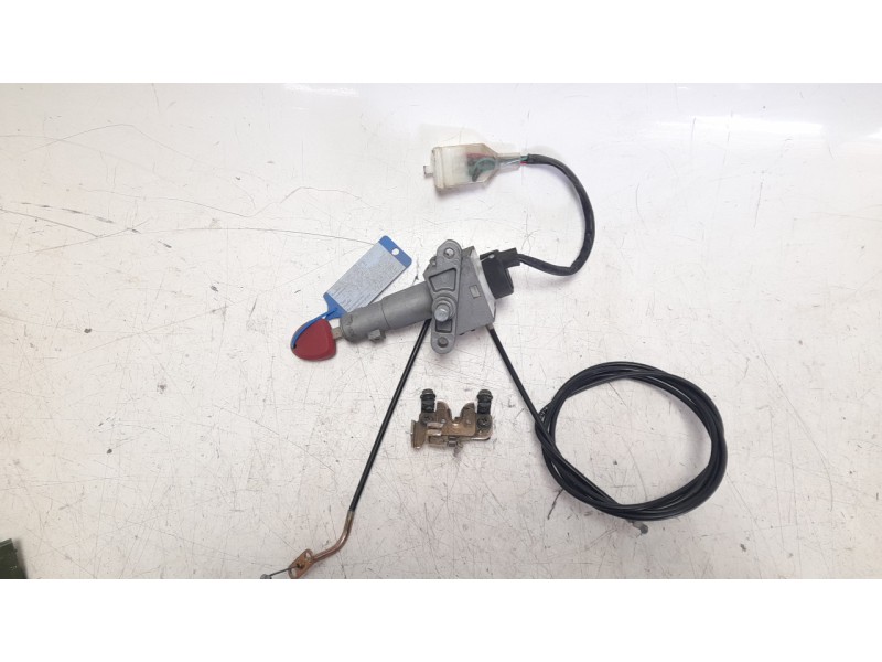 Recambio de conmutador de arranque para lambretta v200 special flex special flex referencia OEM IAM 35010N14000  