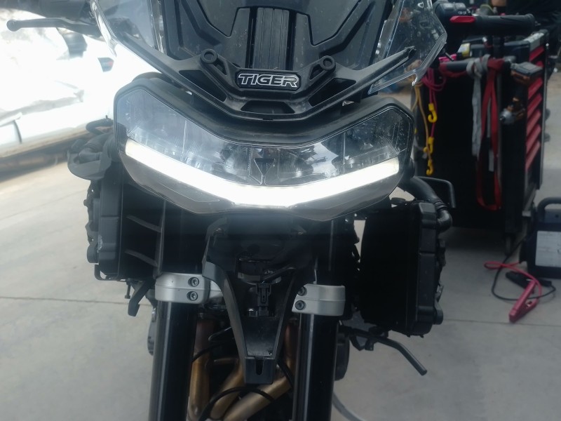 Recambio de faro delantero para triumph tiger tiger 1200 gt pro (pv01) referencia OEM IAM   