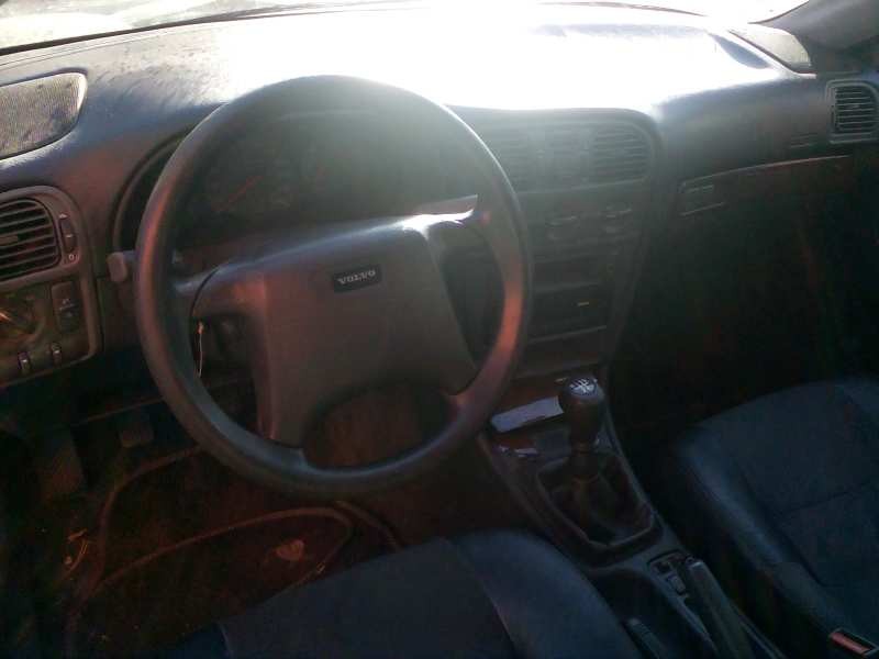 volvo s40 berlina del año 1997