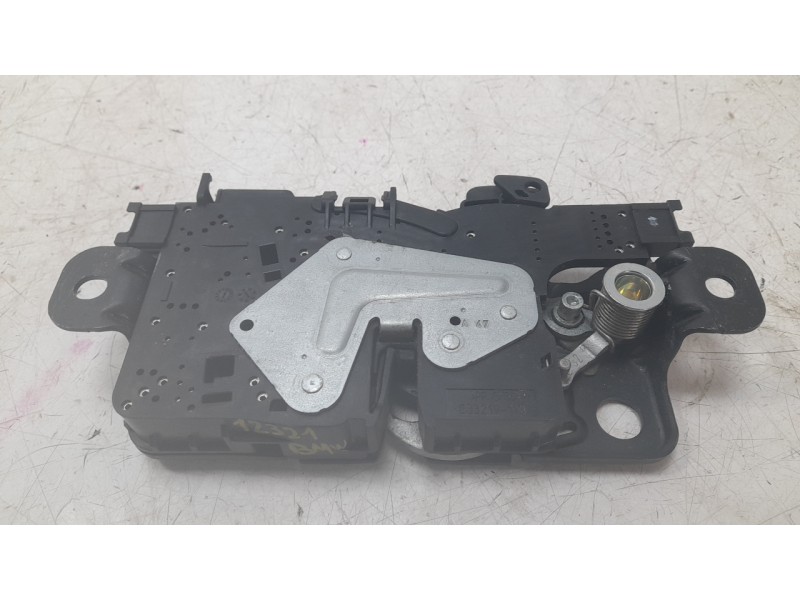 Recambio de cerradura maletero / porton para bmw 1 (f40) 118 d referencia OEM IAM C33240106  