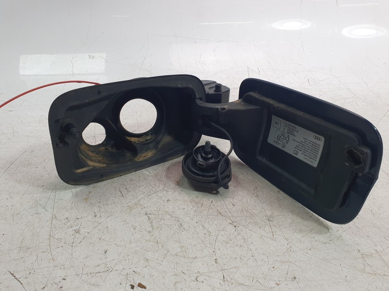 Recambio de tapa exterior combustible para audi a3 (8v1, 8vk) 1.6 tdi referencia OEM IAM 8V4809907C  