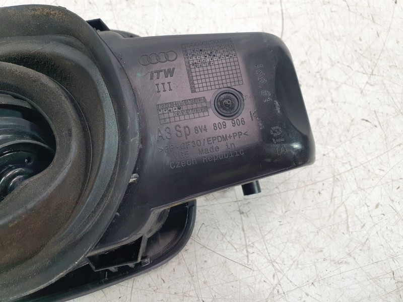 Recambio de tapa exterior combustible para audi a3 (8v1, 8vk) 1.6 tdi referencia OEM IAM 8V4809907C  