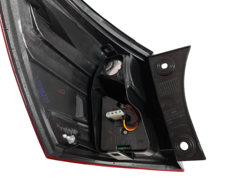 Recambio de piloto trasero derecho para nissan qashqai (j10) referencia OEM IAM 26550BR00A  108805150/16529034/3120512/DS7114153