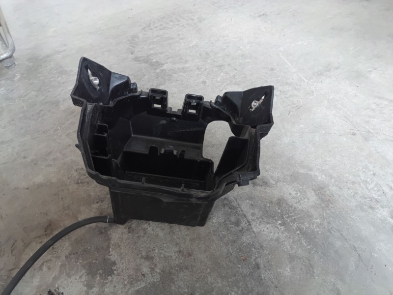 Recambio de moldura para honda pcx 125 pcx 125 referencia OEM IAM 81320K1ZJ101  