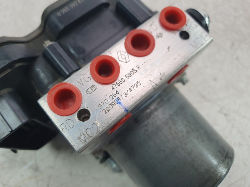 Recambio de abs para nissan juke (f16_) dig-t 117 referencia OEM IAM 476606905R  