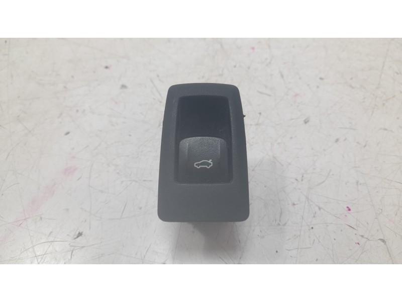 Recambio de interruptor para bmw 1 (f40) 118 d referencia OEM IAM 932702901 L3AB00555 
