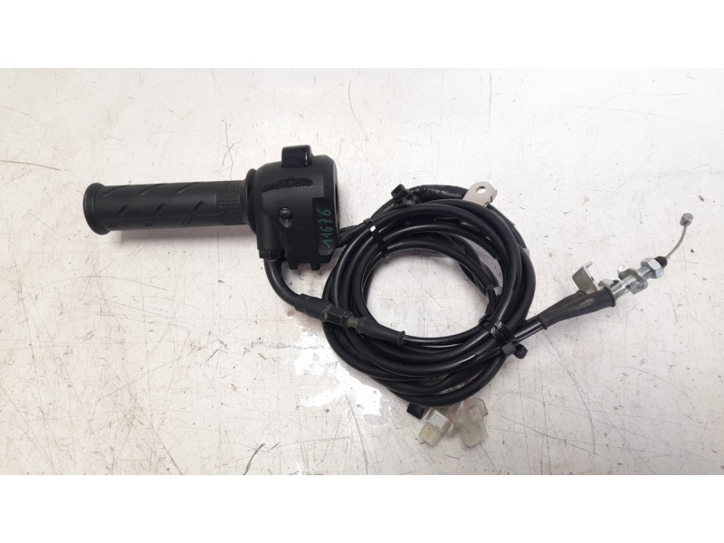 Recambio de piña luces derecha para honda pcx 125 pcx 125 referencia OEM IAM 35160K1ZJ12  