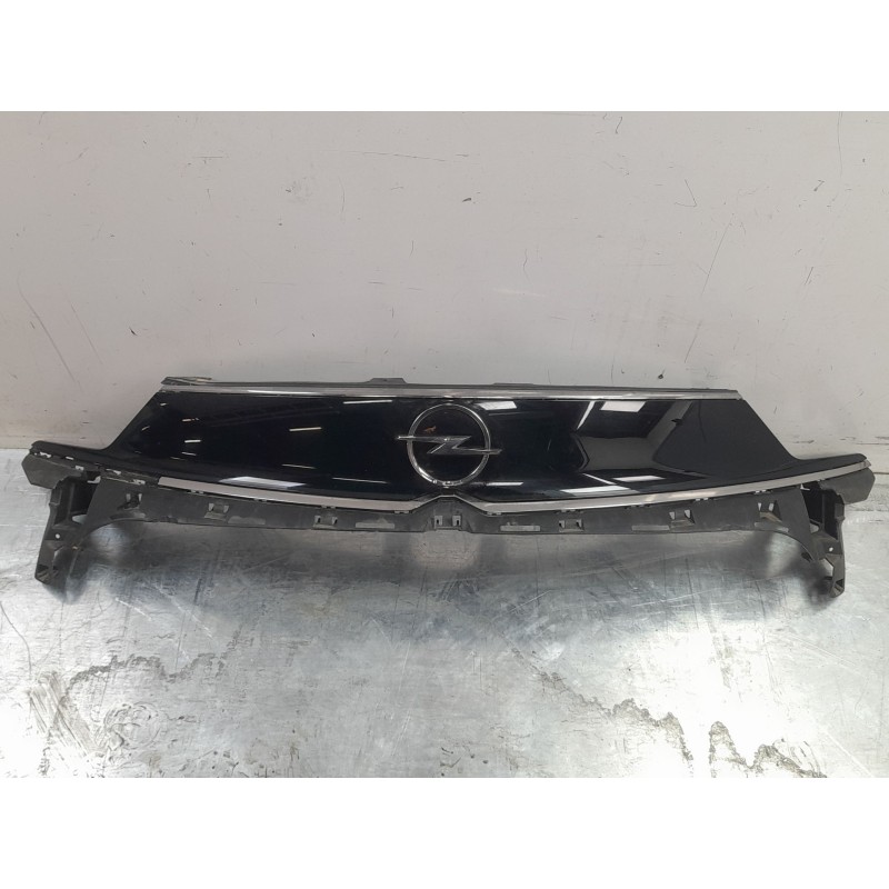 Recambio de rejilla paragolpes central para opel crossland x / crossland (p17, p2qo) 1.2 (75) referencia OEM IAM 39172213  