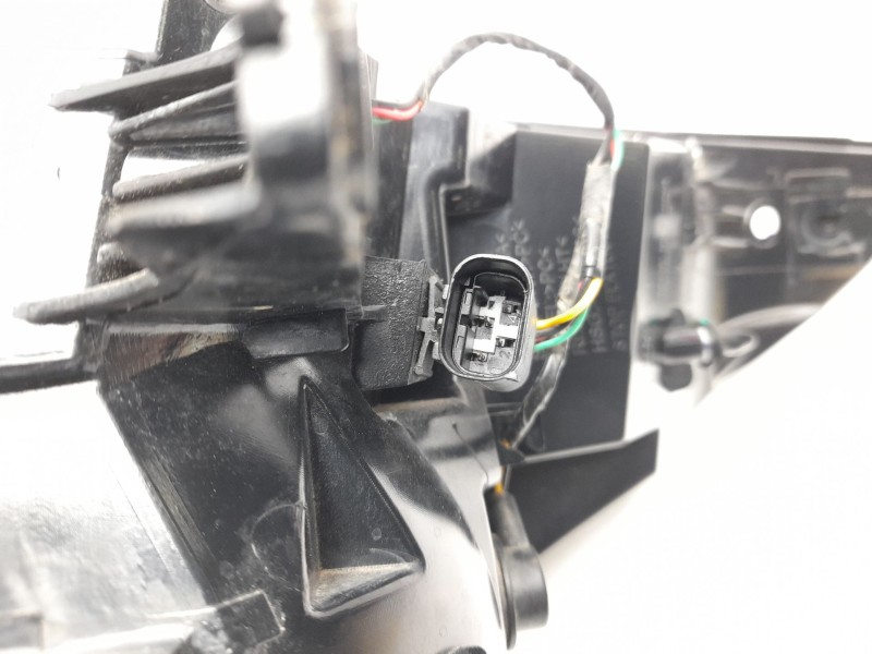 Recambio de piloto trasero izquierdo para mg zs suv (azs1) 1.5 vti referencia OEM IAM 10571681  