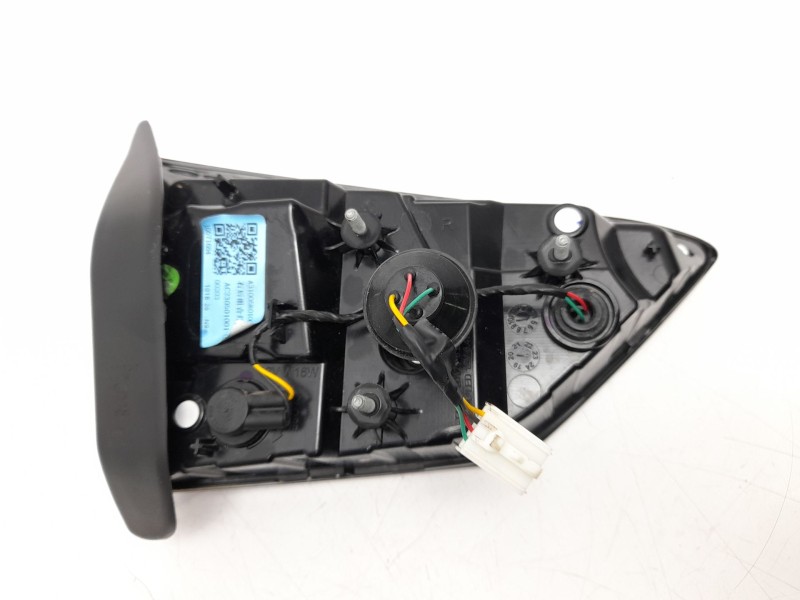 Recambio de piloto trasero derecho interior para mg zs suv (azs1) 1.5 vti referencia OEM IAM 10571684  MG6044153