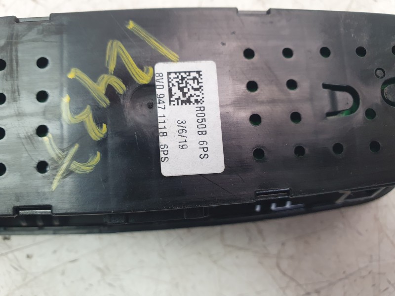 Recambio de luz interior para audi a3 (8v1, 8vk) 1.6 tdi referencia OEM IAM 8V0947111B  