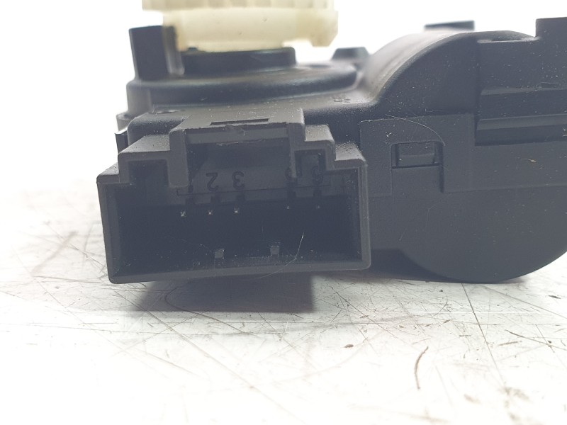 Recambio de motor apertura trampilla para audi a3 (8v1, 8vk) 1.6 tdi referencia OEM IAM 2Q0907511G  CNGVW030