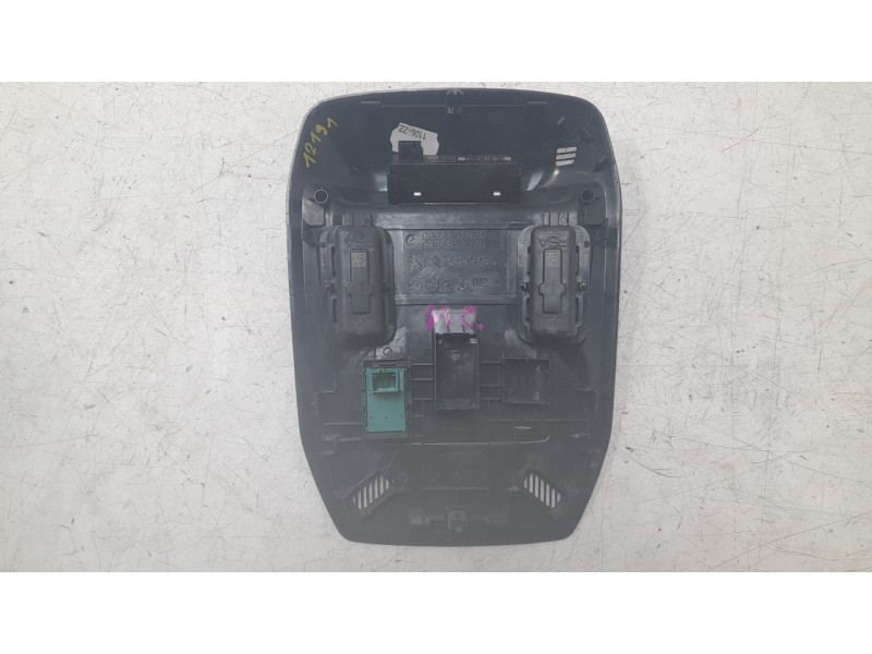 Recambio de luz interior para peugeot 308 iii (fb_, fh_, fp_, f3_, fm_) bluehdi 130 (fbyhzl, fbyhzt) referencia OEM IAM 98368529